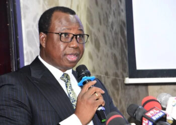 Individuals who offer bribes to compromise with public officials face 12-25 years of imprisonment