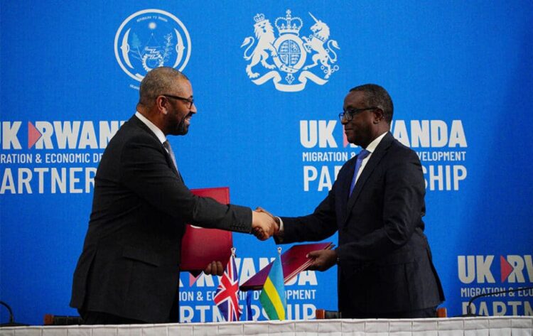 British Home Secretary James Cleverly and Rwandan Minister of Foreign Affairs Vincent Biruta sign a new treaty, in Kigali, Rwanda, December 5, 2023. The treaty will address concerns by the Supreme Court, including assurances that Rwanda will not remove anybody transferred under the partnership to another country. Ben Birchall/Pool via REUTERS