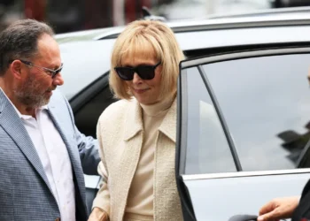 E Jean Carroll faces off with Trump as $10m defamation trial begins