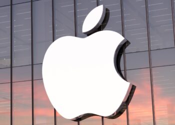 Apple overtakes Samsung as world’s biggest phonemaker