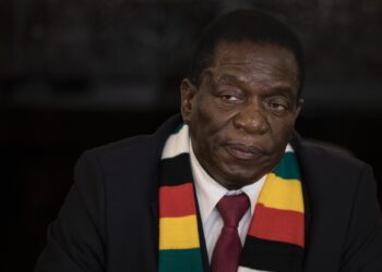 US sanctions Zimbabwe president for corruption