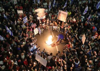 Tens of thousands of Israelis rally in Tel Aviv demanding Gaza hostage deal