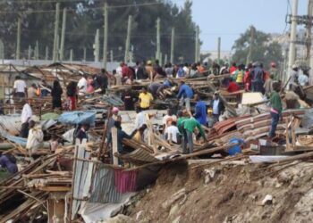 Kenya floods: Nairobi homes demolished as Cyclone Hidaya approaches
