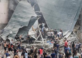 Ukraine mourns after day of Russian air strikes