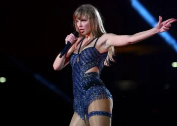 Taylor Swift endorses ‘warrior’ Kamala Harris for president