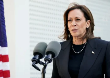 Harris puts pressure on Trump over medical records