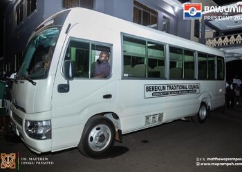 Bawumia donates bus to Berekum traditional council