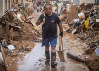 Barcelona hit by new flood as rescuers search Valencia basement car park